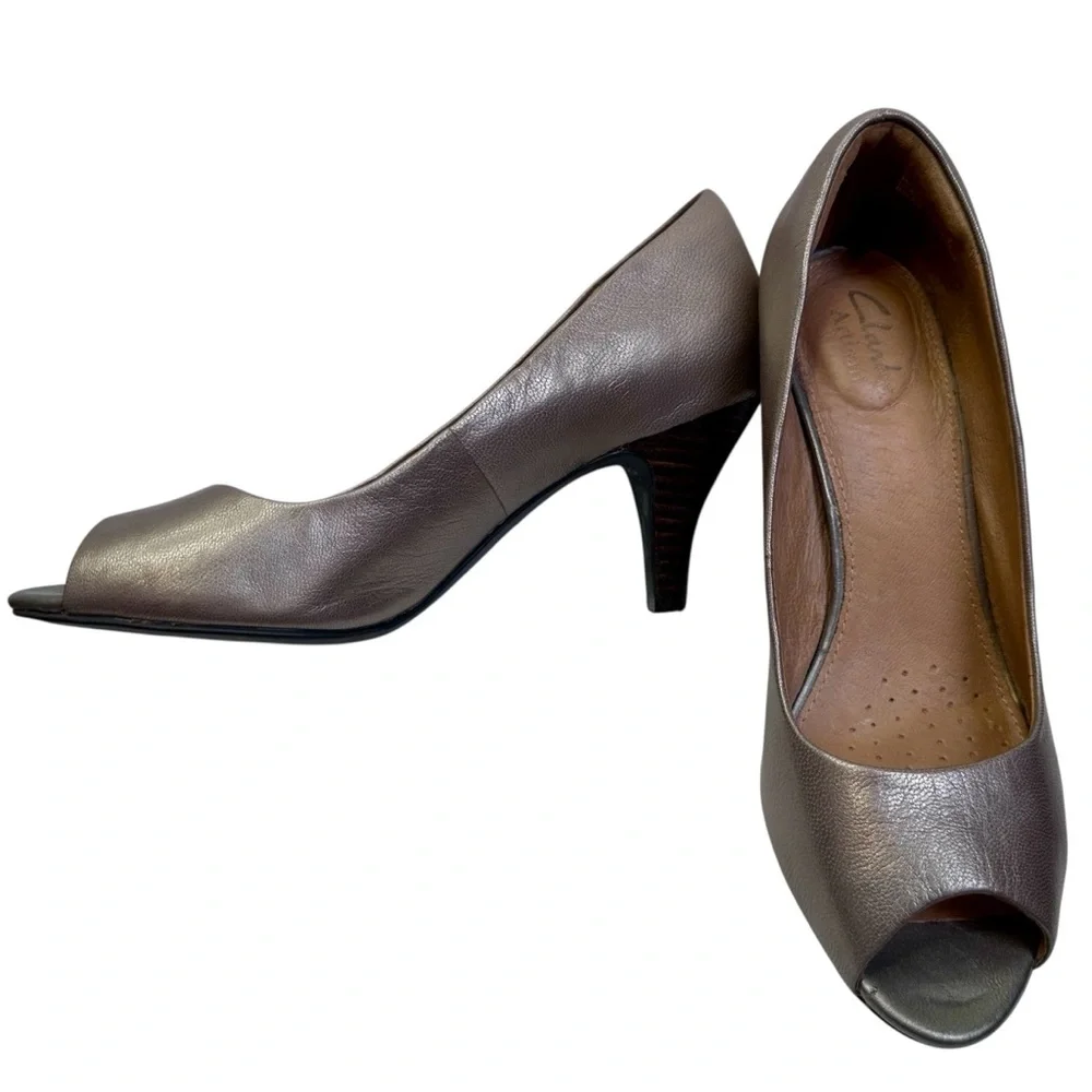 Clarks Metallic Gold Open-Toe Leather Pumps Size 6.5 - Picture 3 of 11